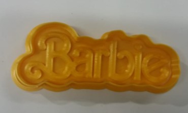 SELLO CORTADOR DE GALLETAS DE PLASTICO 10CM LOGO BARBIE